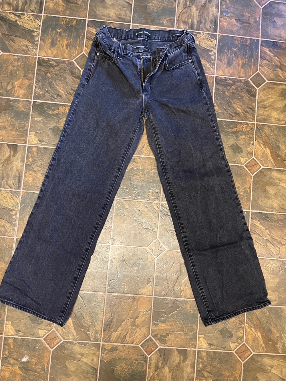 Aritzia Relaxed Straight-Leg Jeans - Black Wash